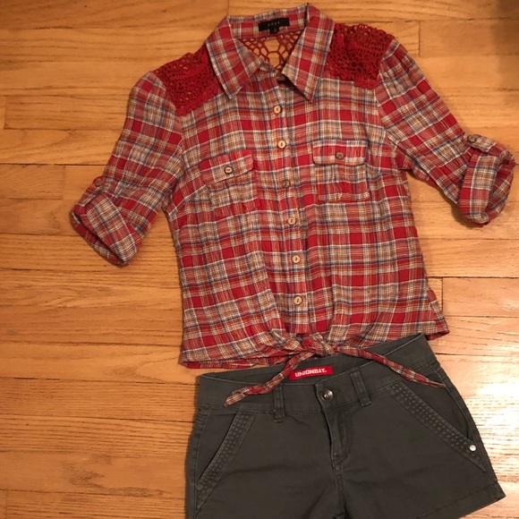 Edge brand Red Plaid Cropped Blouse - Picture 5 of 6